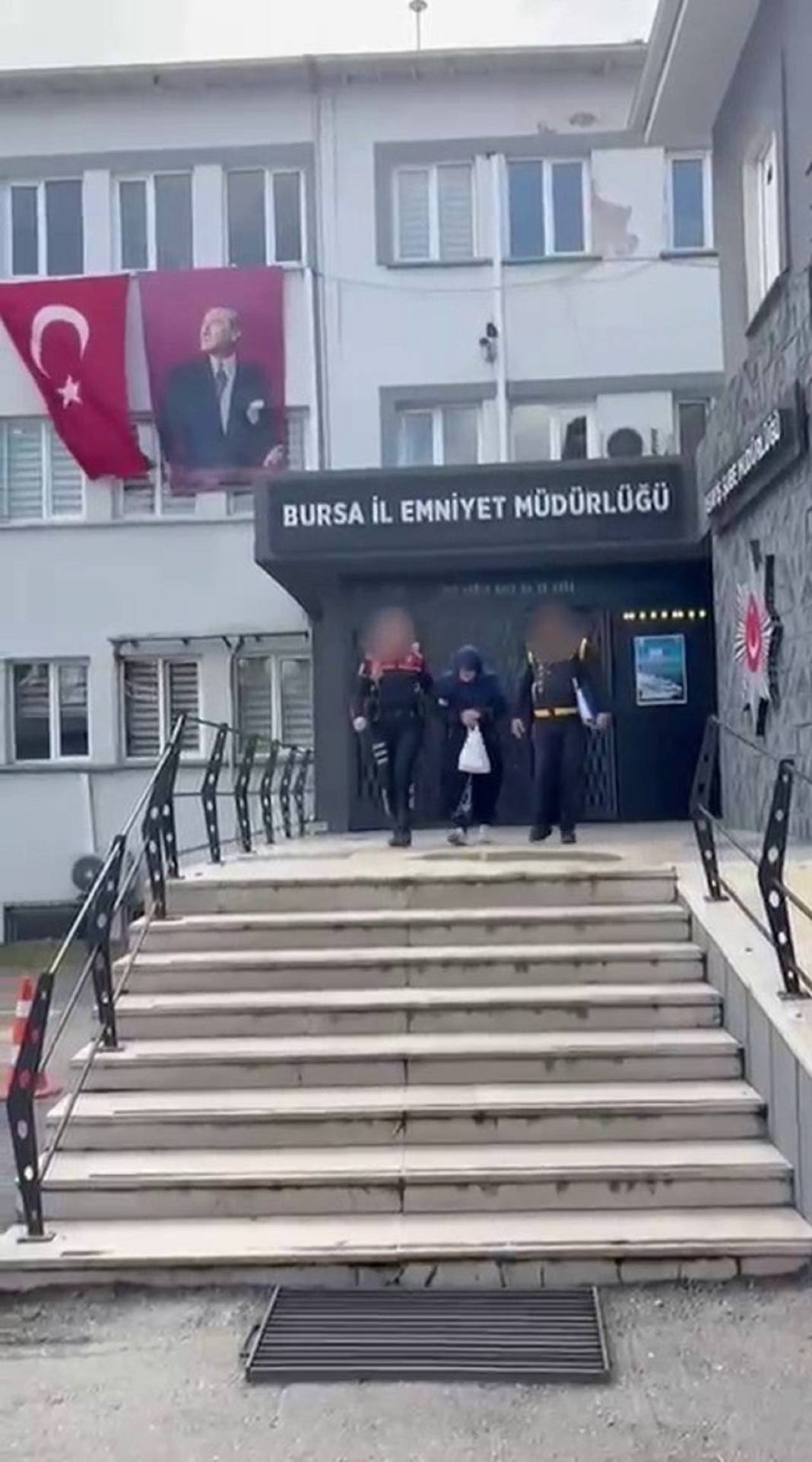 Kocasını öldürüp 15 parçaya ayırarak çöpe atmıştı! Mahkemede hakimden bunu istedi 5